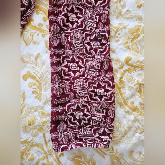 A Pea in the Pod Nursing Maternity Blouse Red Maroon Floral Tribal Size Medium - Picture 8 of 13